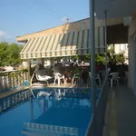 Cicek & Φετιγιέ